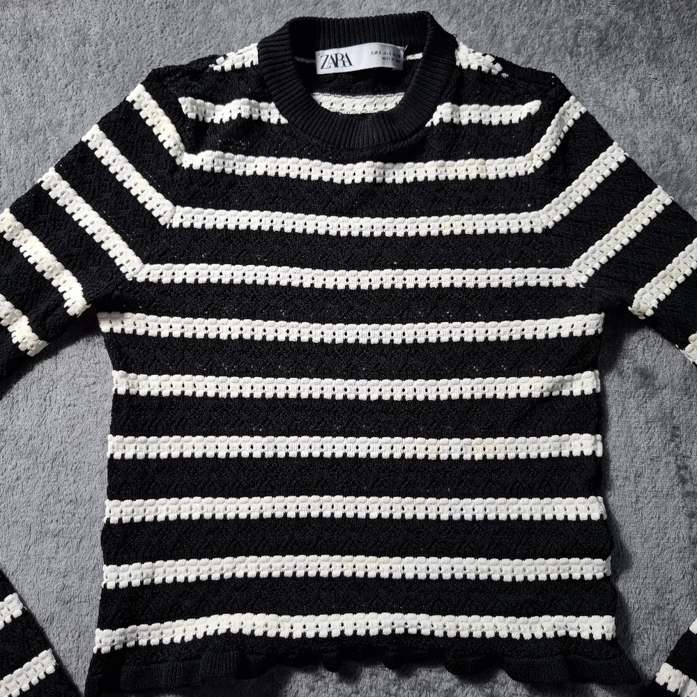 ZARA Black White Knitted Striped Cropped Long Sleeve Jumper, Size S